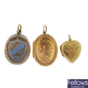 A selection of late 19th to early 20th century lockets.