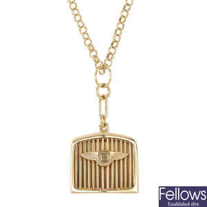 A 9ct gold novelty pendant.