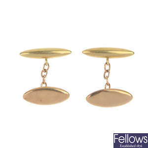A pair of early 20th century 15ct gold cufflinks.