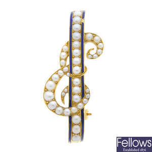 An early 20th century gold, split pearl and enamel initial brooch.