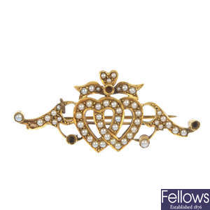 An early 20th century 15ct gold split pearl floral pendant and a brooch.