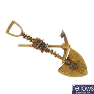 An early 20th century 15ct gold 'Digger' brooch. 