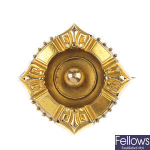 An 18ct gold late Victorian mourning brooch.