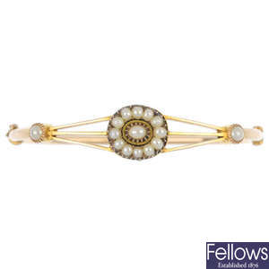 A late 19th century 15ct gold split pearl hinged bangle.