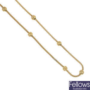A 14ct gold necklace.