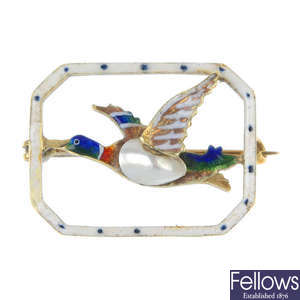 An early 20th century 15ct gold enamel and mother-of-pearl duck brooch.