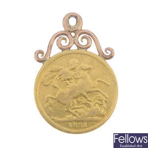 An early 19th century sovereign pendant.