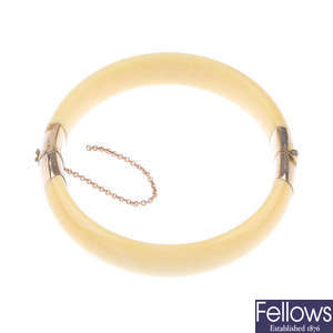 An early 20th century ivory and 9ct gold bangle. 
