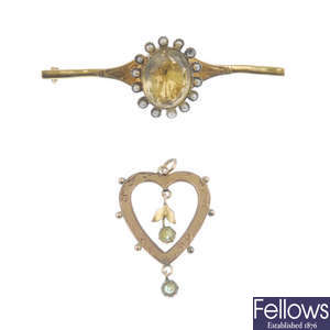 A gem-set and paste bar brooch and a heart pendant 