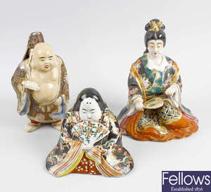 A box containing Japanese Satsuma figures and a Chinese porcelain garden seat