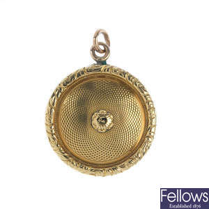 A George IV 15ct gold locket.