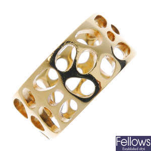 LINKS OF LONDON - an 18ct gold dress ring.