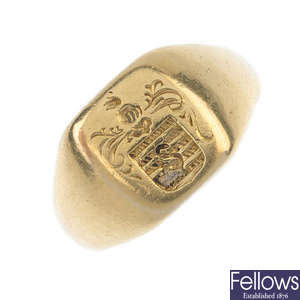 A gentleman's early 20th century gold intaglio signet ring.