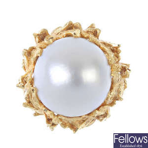 A mabe pearl dress ring. 