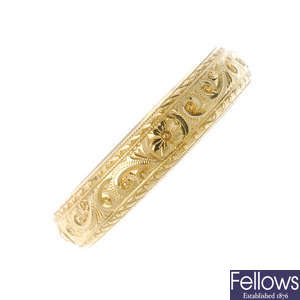 A gentleman's 18ct gold band ring.