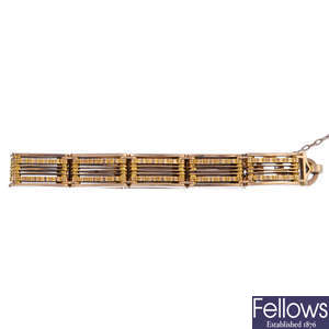 An early 20th century 9ct gold gate bracelet.