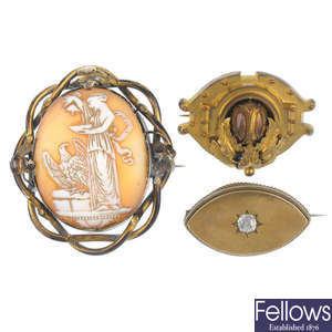 A selection of mainly late 19th century brooches.