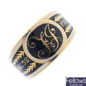 A George III 18ct gold memorial ring.