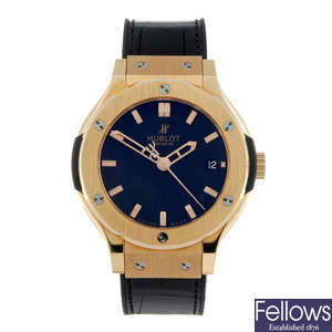 HUBLOT - a gentleman's 18ct rose gold Classic Fusion King Rose Gold wrist watch.