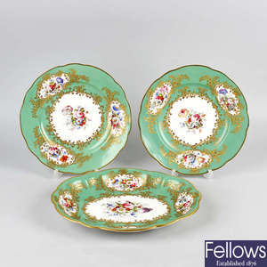 Four pieces of early 19th century Coalport-style dessert porcelain