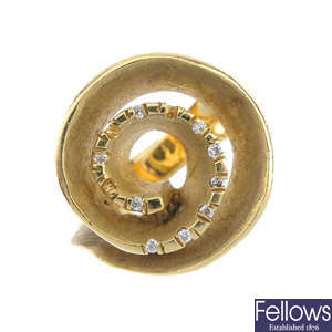 LINKS OF LONDON - an 18ct gold diamond dress ring.