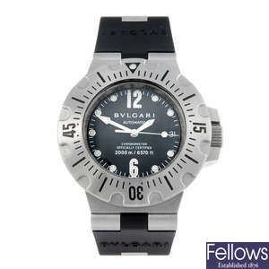 BULGARI - a gentleman's stainless steel Diagono Professional Scuba wrist watch.
