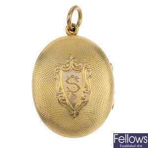 A late Victorian locket.