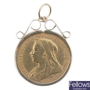 Victoria, Sovereign 1898, in a 9ct pendant mount. 