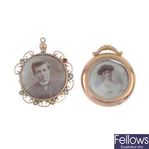 A selection of six late 19th to early 20th century photograph pendants. 
