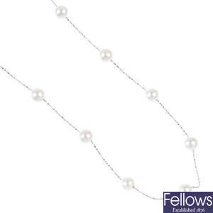 A cultured pearl necklace. 