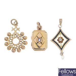 A selection of five pendants.