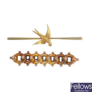 A selection of brooches and stickpins. 