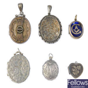 A selection of late Victorian lockets.