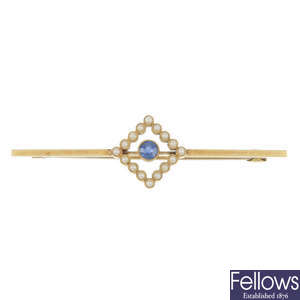 An early 20th century 15ct gold sapphire and split pearl bar brooch. 