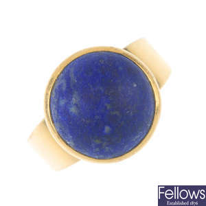 A 1970s 18ct gold lapis lazuli single-stone ring. 