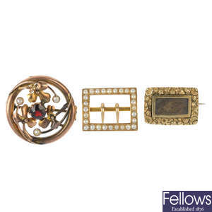 A late 19th century locket, buckle and three brooches. 