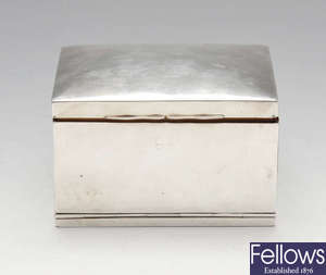 An Edwardian silver mounted table cigarette box. 