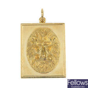 A 1970s 18ct gold pendant.