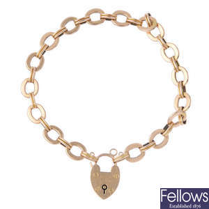 An Edwardian 15ct gold bracelet.