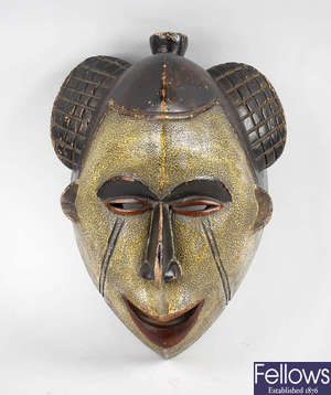 An African tribal carved softwood mask