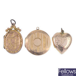 Three 9ct front and back lockets.