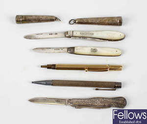  A 9ct gold pencil, plated lighter, assorted pen knives, etc