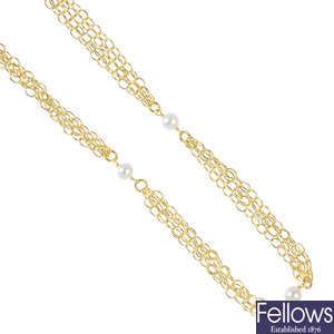 A 9ct gold cultured pearl necklace.