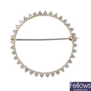 An 18ct gold diamond wreath brooch.