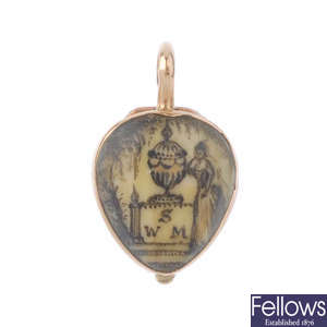 An early 19th century gold mourning locket.