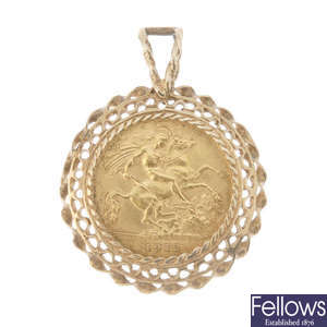A 9ct gold mounted half sovereign pendant.