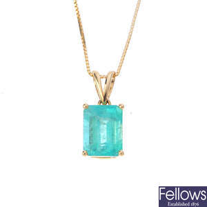 An 18ct gold Colombian emerald single-stone pendant, with chain.