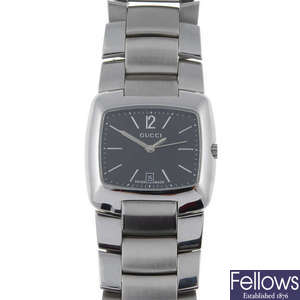 GUCCI - a gentleman's stainless steel 8500M bracelet watch.