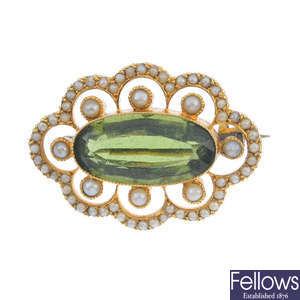 An early 20th century 15ct gold paste and split pearl brooch.