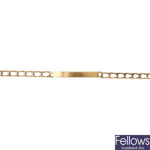 A 9ct gold bracalet.